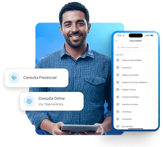Homem sorrindo segurando um tablet ao lado de tela de aplicativo com lista de especialidades médicas, destacando opções de consulta presencial e consulta online via telemedicina do Vale Saúde Sempre.